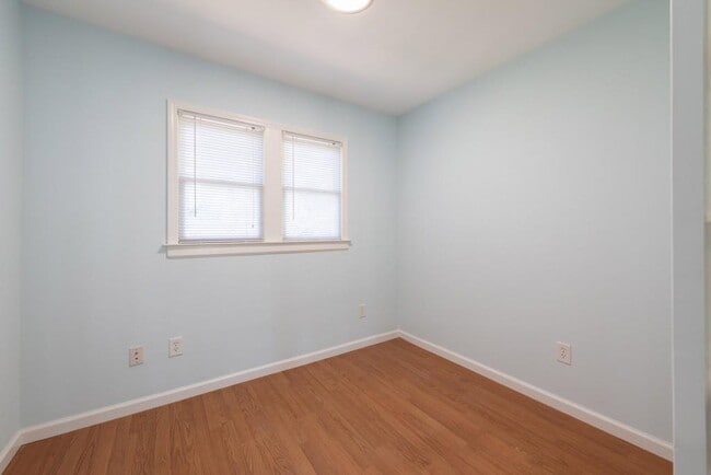 Building Photo - 342 Mathews Ave NE