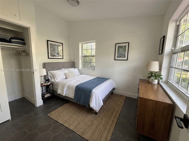 Building Photo - 1701 SW 13th Ct