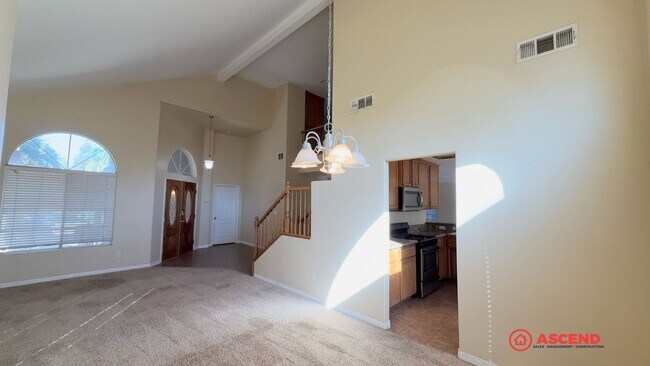 Building Photo - Amazing 5 Bedroom Home In Southwest!