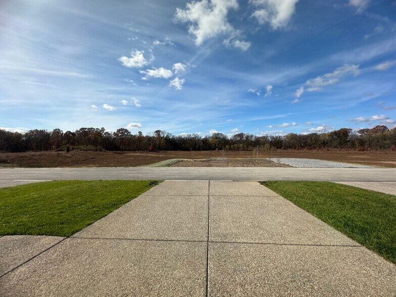 Building Photo - 3064 Flowing Creek Dr