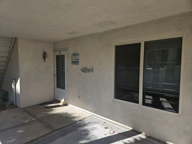 Building Photo - 1/2 OFF 1 MONTH'S RENT!!!!   2 Bedroom Condo in Marina Villas