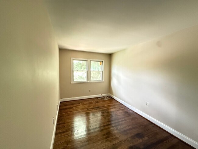 Building Photo - 14386 Berkshire Dr