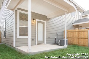 Building Photo - 10330 Lynwood Branch