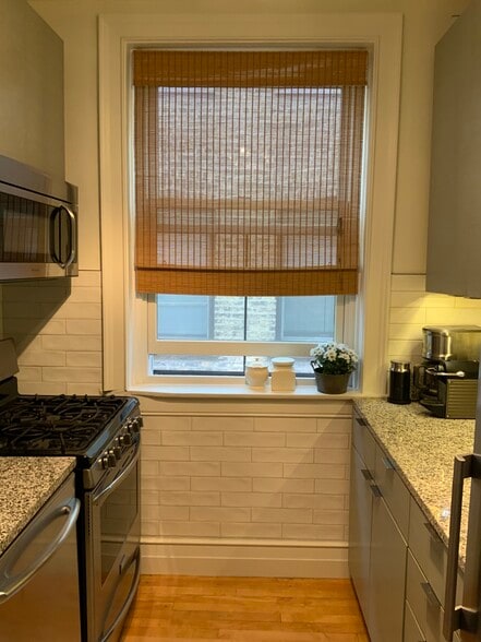 Kitchen - 1011 Hull Terrace