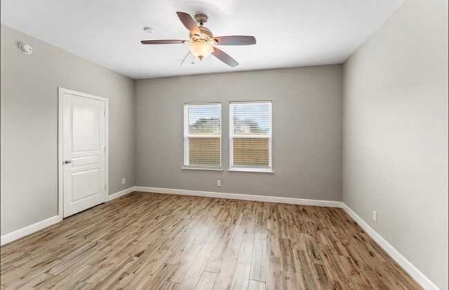 Building Photo - 10910 Woodwind Shadows Dr