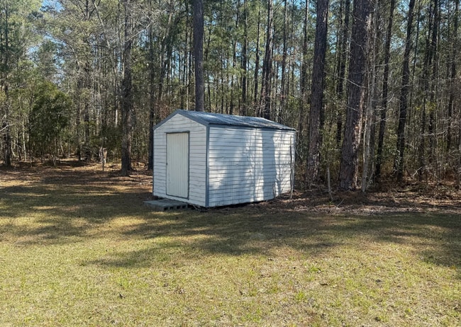 Building Photo - Charming Country Living – 3BR, 2BA Home wi...