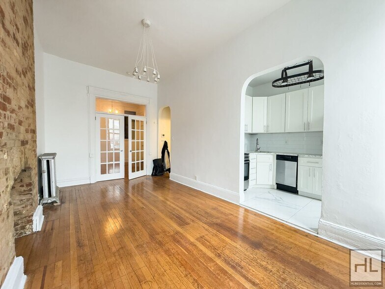 Building Photo - BEDFORD AVENUE / Spacious 1-Bed 1-Bath