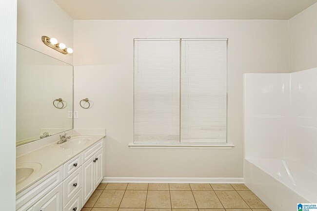 Building Photo - 1291 Washington Dr