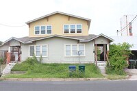 Building Photo - Charming Uptown Duplex in the Heart of Dow...