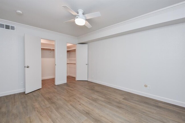 Building Photo - 700 Thicket Ln
