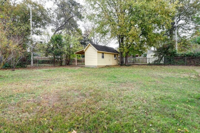 Building Photo - 3 Bedroom 2 Bathroom House in Texarkana, TX