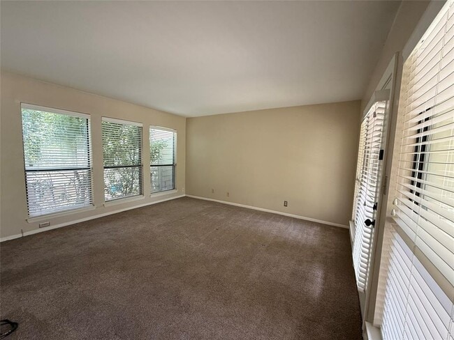 Building Photo - 17 Casa Verde St