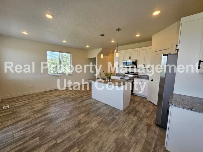 Building Photo - 986 E 1300 S