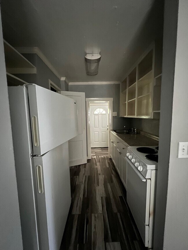 Building Photo - 1316 Aintree Ln