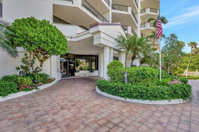 Building Photo - 800 Ocean Dr