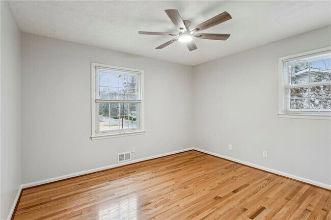 Building Photo - 3436 Brookview Dr