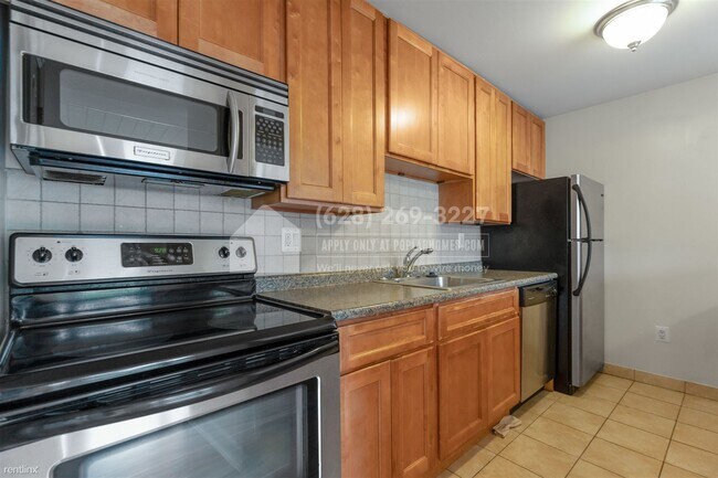 Building Photo - 3 br, 1.5 bath Condo - 6305 Hil Mar Drive,...