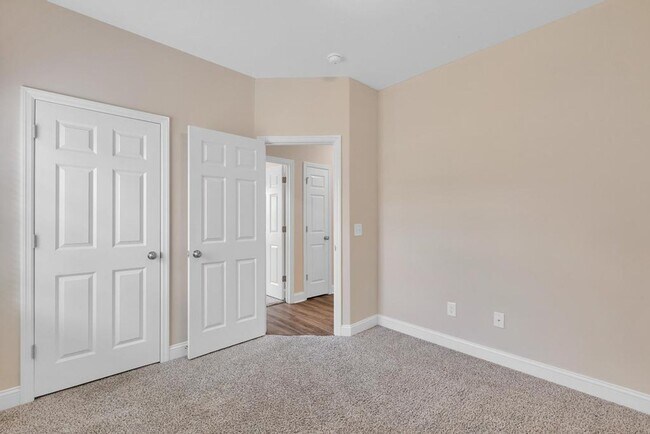 Building Photo - 148 Broadleaf Dr