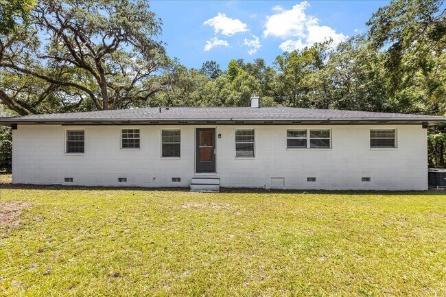 Building Photo - 2425 Bruce Ln