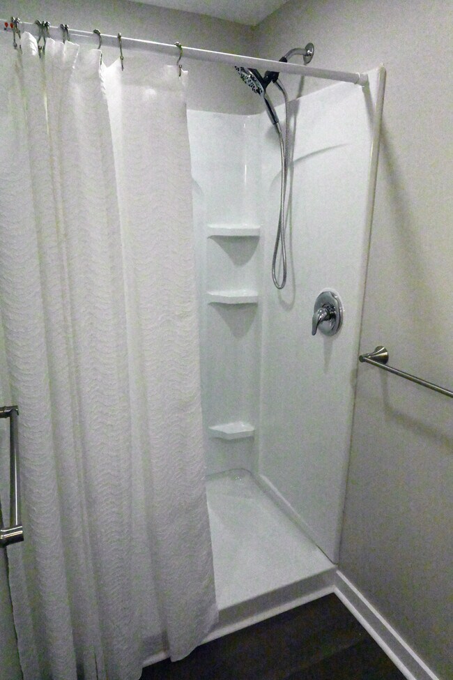 Building Photo - 330 Mang Ave