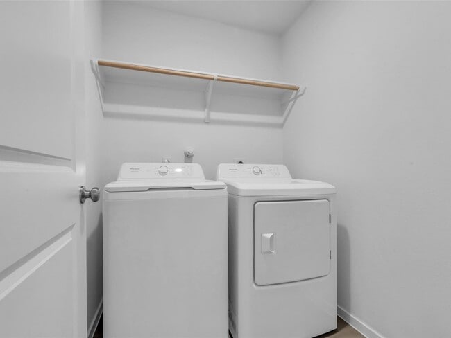 Building Photo - 277 Douglas Hls Dr