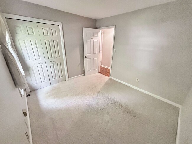 Building Photo - Charming 3 BR/2BA Townhome in Marietta!