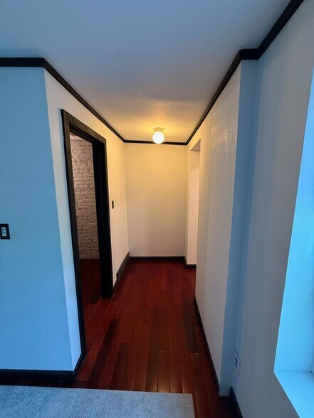 Building Photo - 327 Hudson Ave