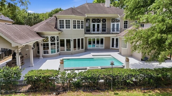 Building Photo - 3315 Riviera Dr