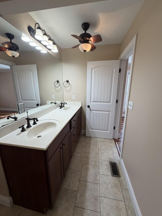 Building Photo - 110 Pineur Rd