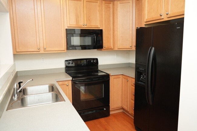 Building Photo - 306 Marquette Ct