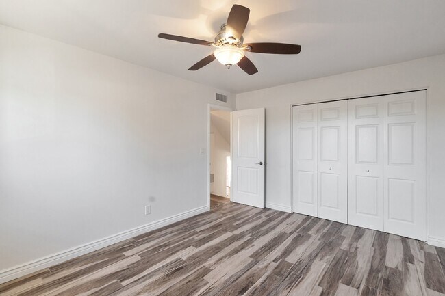 Building Photo - Old Town Remodeled Four Bedroom!