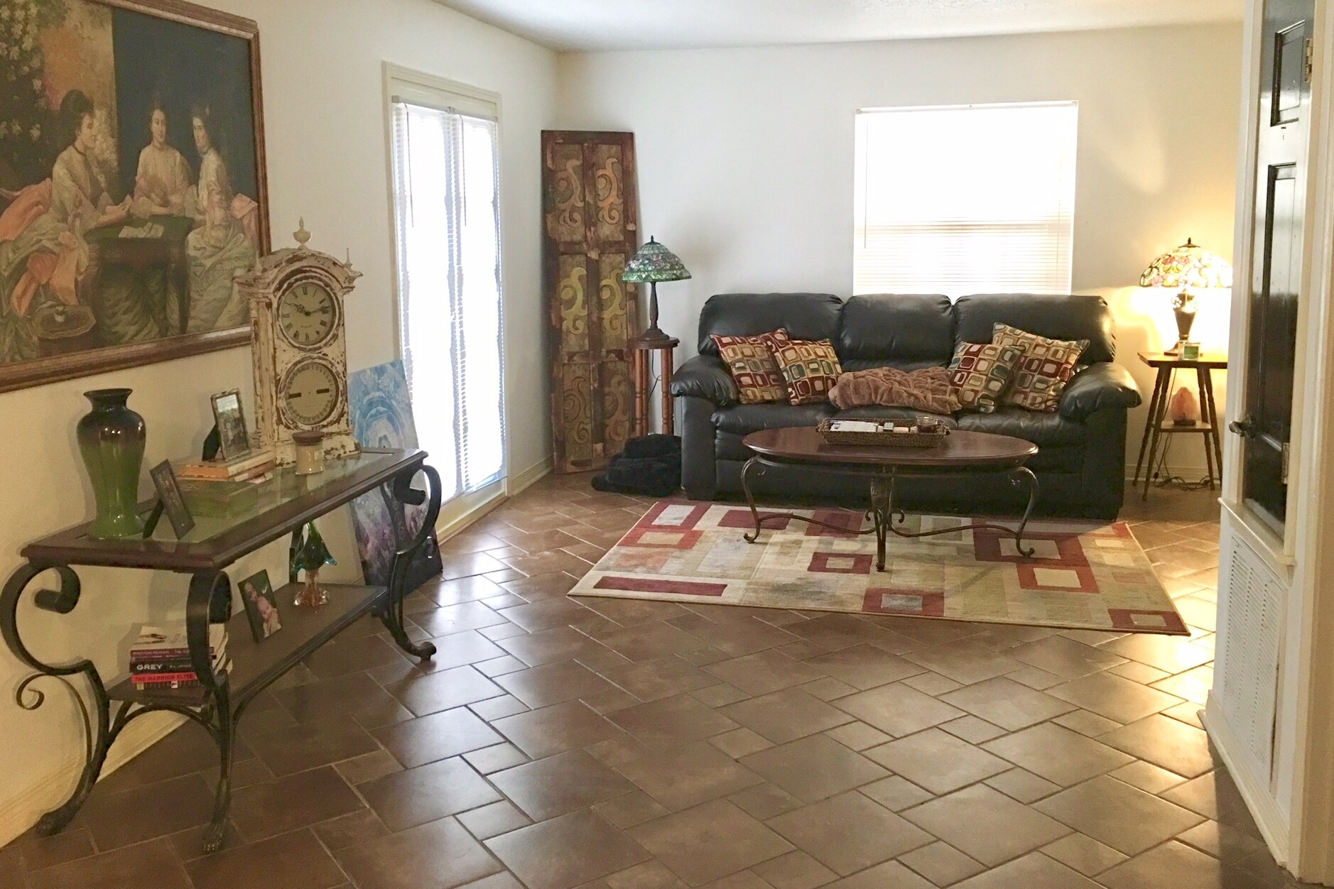 Building Photo - 209 Pine St