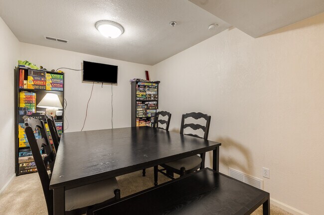 Building Photo - 1601 Great Western Dr