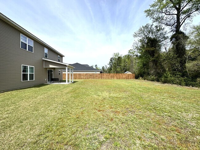 Building Photo - Beautiful Home! Convenient to Camp Lejeune!