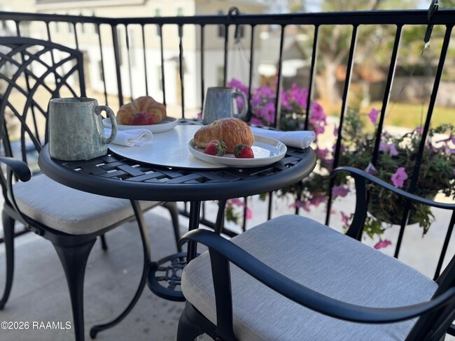 Building Photo - 210 Steiner Oaks