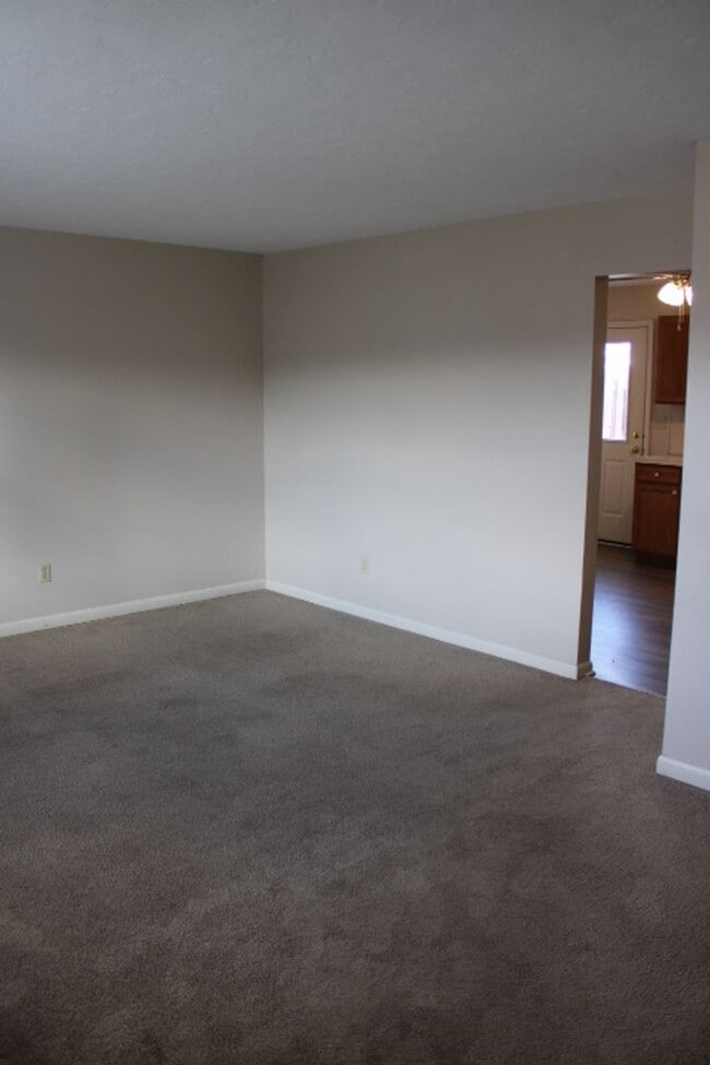 Building Photo - Move-In Ready 2BR Townhouse w/ Central AC & Off-Street Parking