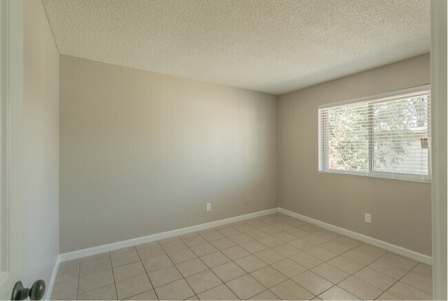 Building Photo - 15226 N 28th St