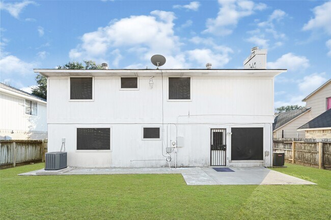 Building Photo - 5538 Fairview Forest Dr