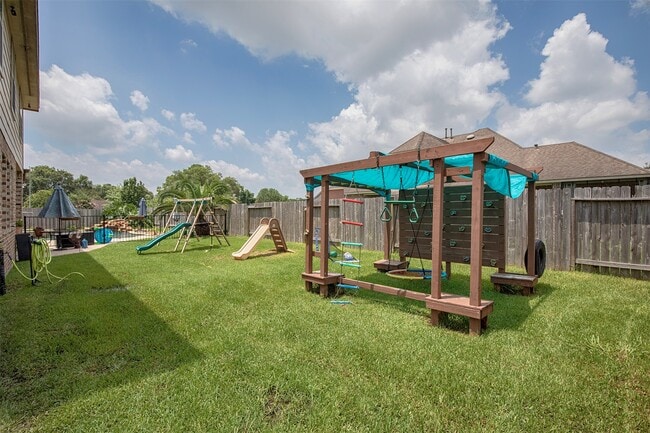 Building Photo - 2110 Stonehollow Ct