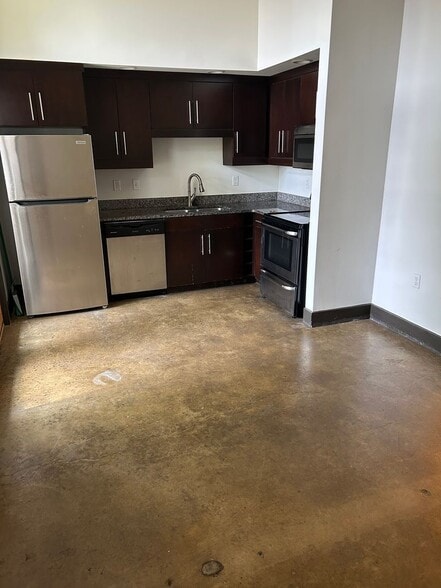 Interior Photo - Atrium on Broad Apartments