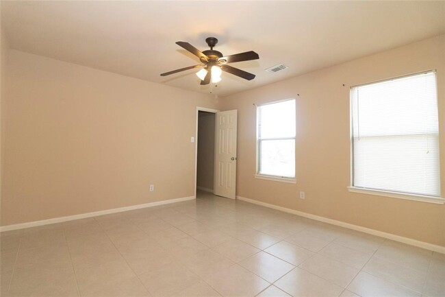 Building Photo - 2202 Crossmill Ln
