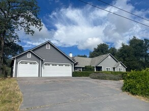 Building Photo - 8957 Knobhill Cir