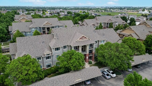 Building Photo - Remodeled 2 BR/2 BA Unit near Edora Park/Epic and Spring Creek Trail