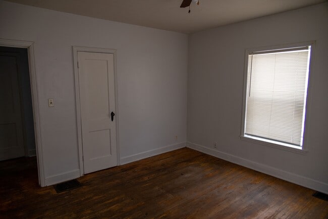 Building Photo - 1627 N Tibbs Ave