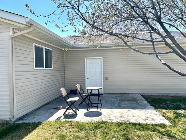 Building Photo - 7917 Quail Dr