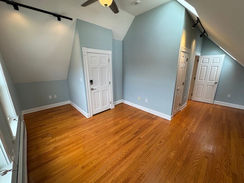 Building Photo - 22 Ellington Rd