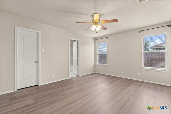 Building Photo - 4703 Stonehaven Dr