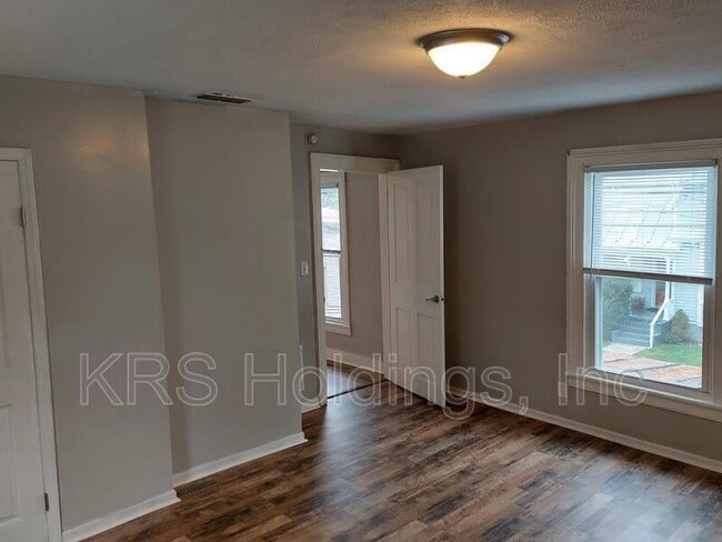 Building Photo - 607 Winthrop St