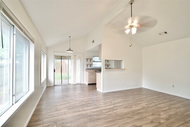 Building Photo - 10810 Parkland Woods Dr