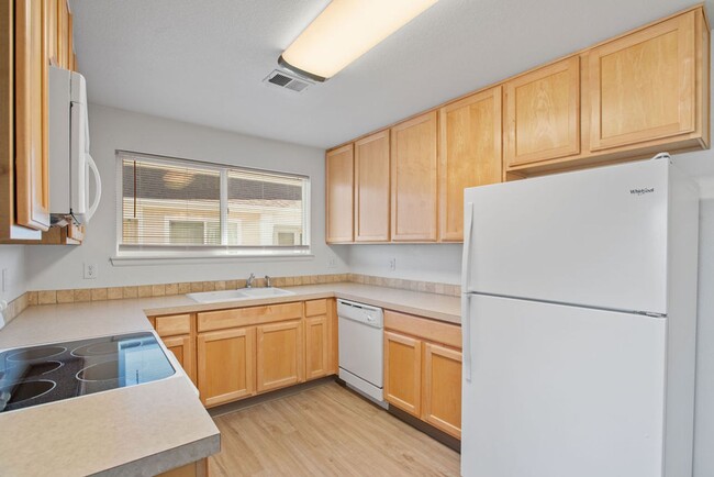 Building Photo - Bright and Spacious 2-Bedroom, 2-Bath Cond...